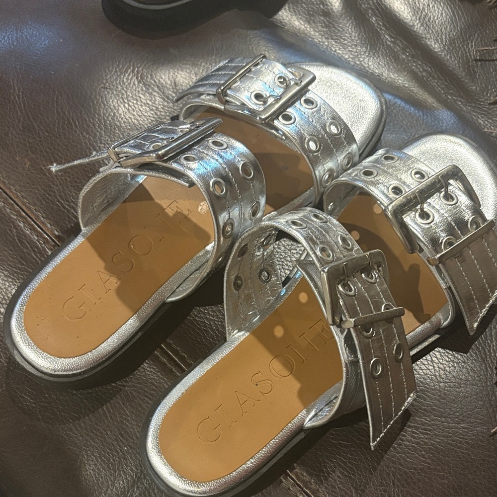 Giasone Metallic Silver Slide Sandals